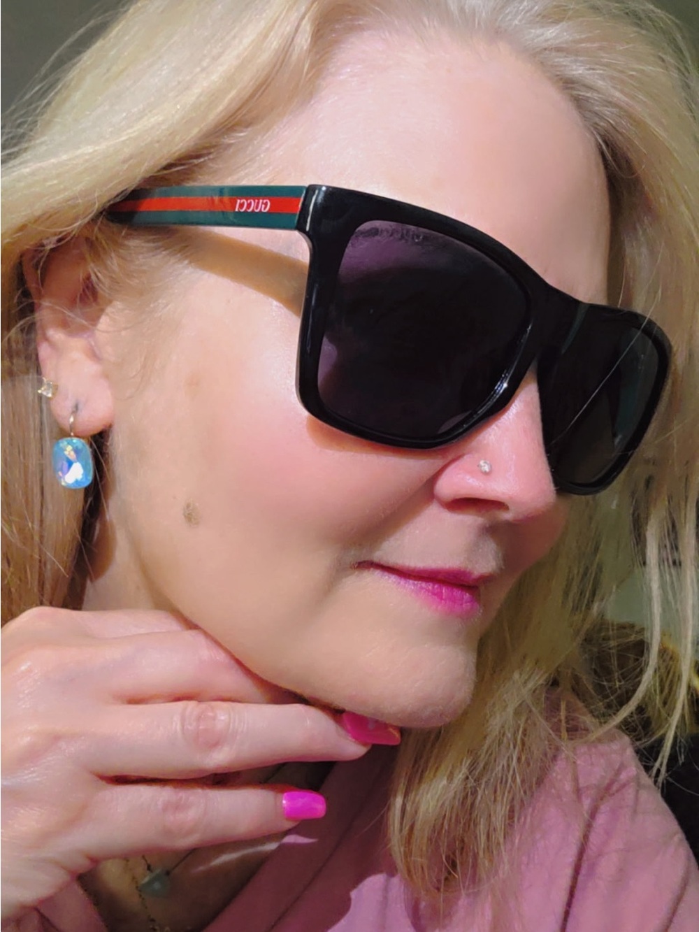 Gucci Black Frame Sunglasses with Signature Green-Red Stripe Stunning